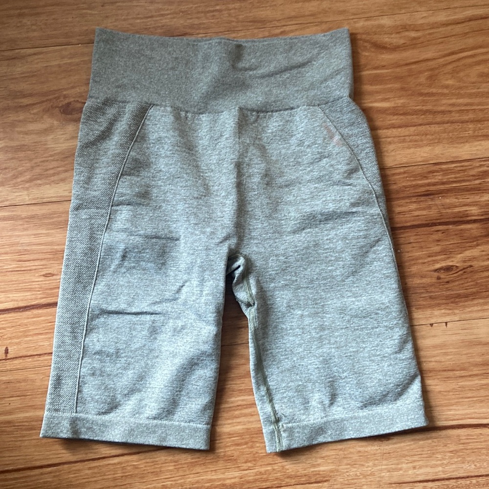 women’s size medium gray gymshark biker shorts